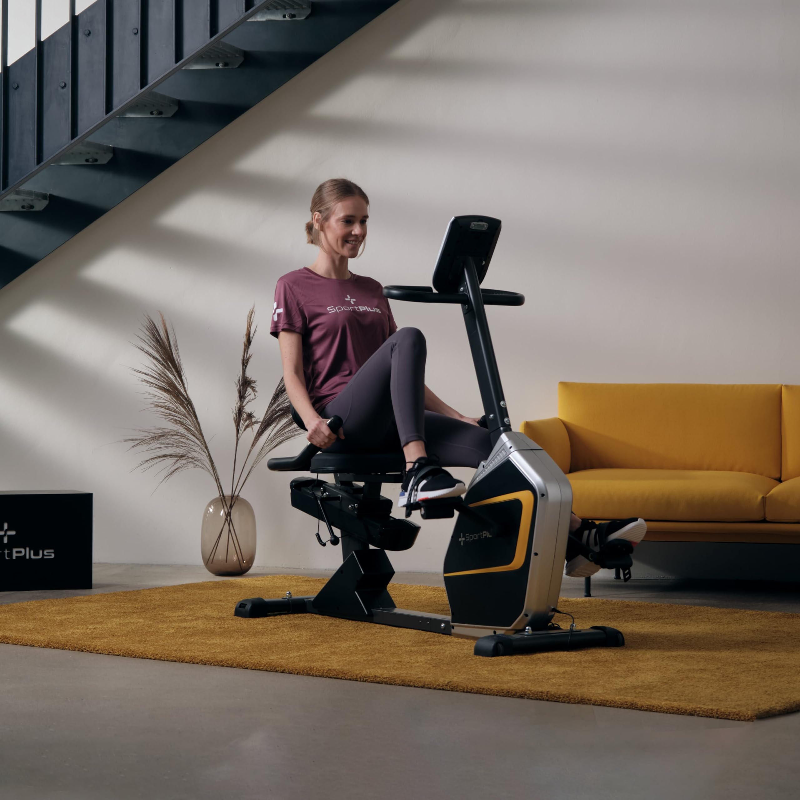SportPlus Heimtrainer mit Magnetbremse 24 Widerstandsstufen, gelenk- und rückenschonend, extra weicher Sitz, bis 200 Watt, Fitnessgerät für Senioren Black/Sun (App-kompatibel)