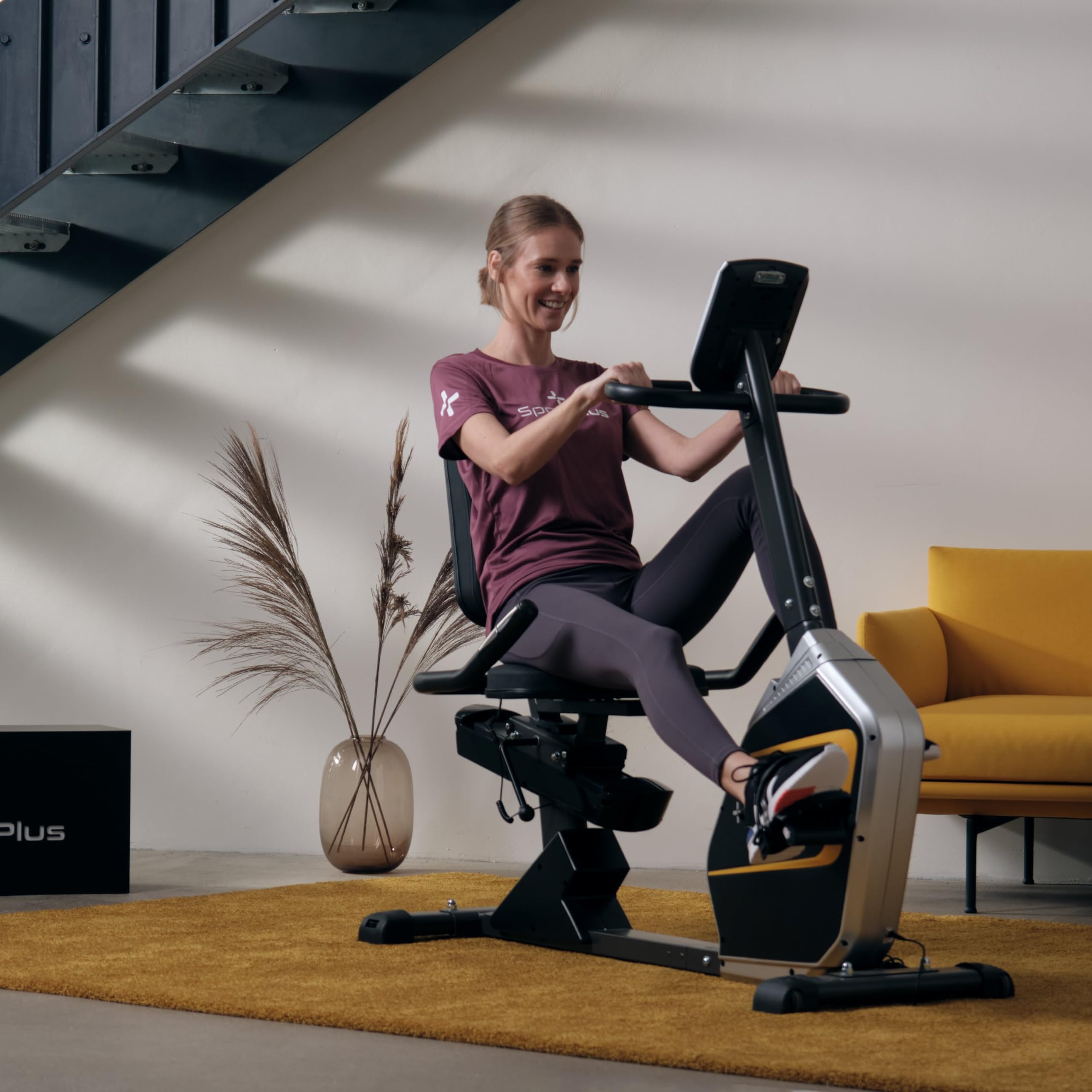 SportPlus Heimtrainer mit Magnetbremse 24 Widerstandsstufen, gelenk- und rückenschonend, extra weicher Sitz, bis 200 Watt, Fitnessgerät für Senioren Black/Sun (App-kompatibel)