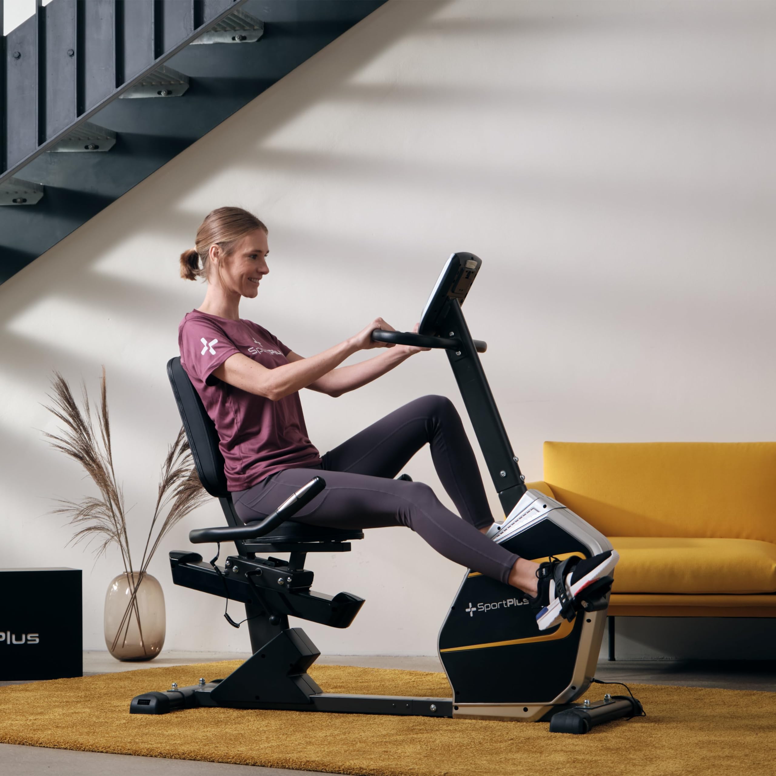 SportPlus Heimtrainer mit Magnetbremse 24 Widerstandsstufen, gelenk- und rückenschonend, extra weicher Sitz, bis 200 Watt, Fitnessgerät für Senioren Black/Sun (App-kompatibel)